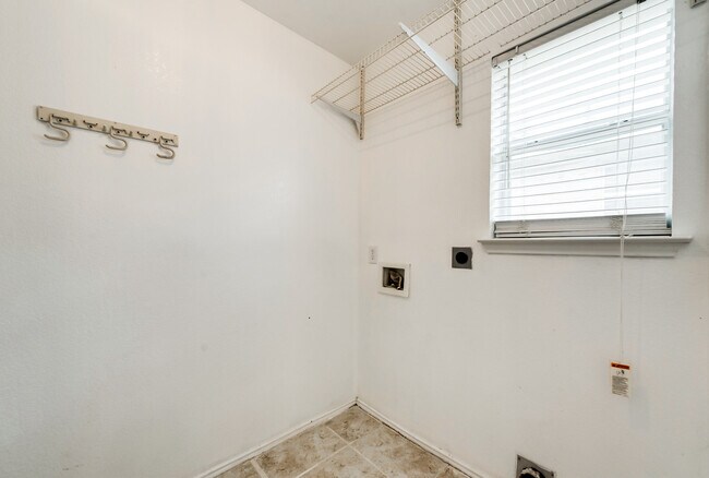 Building Photo - 4838 Orchard Ridge Dr