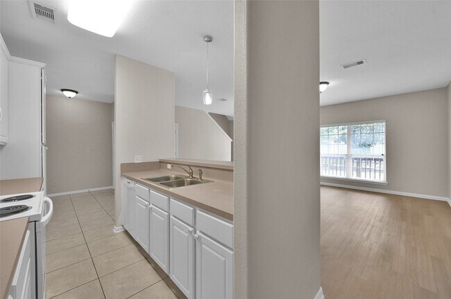 Building Photo - 180 Binnacle Ct