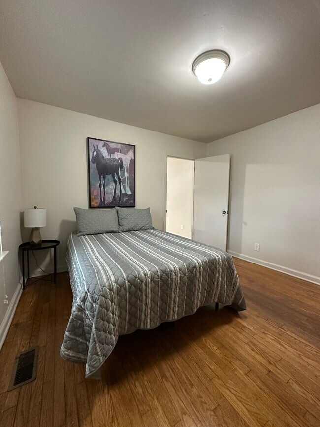 Building Photo - 2414 Fairmont Blvd