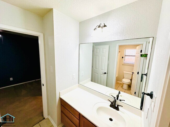 Building Photo - Spacious and Well Designed 3 Bedroom 2.5 Bath, Located in the far Northeast and North Central San...