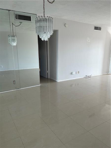 Building Photo - 3300 N Palm Aire Dr
