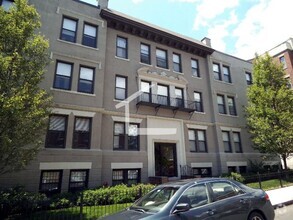 Building Photo - Nicely renovated 1 bed near the Green Line.