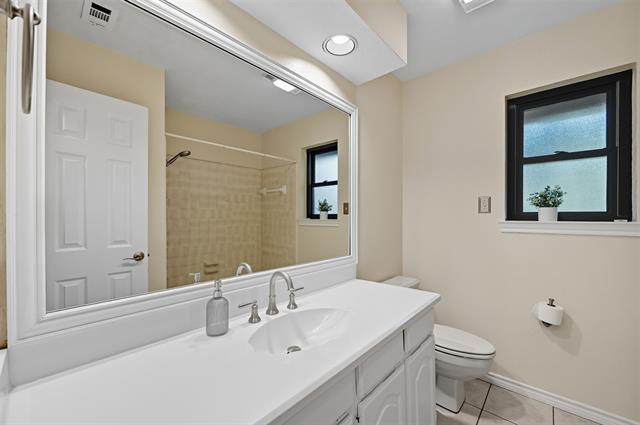 Building Photo - 1520 Bellechase Dr