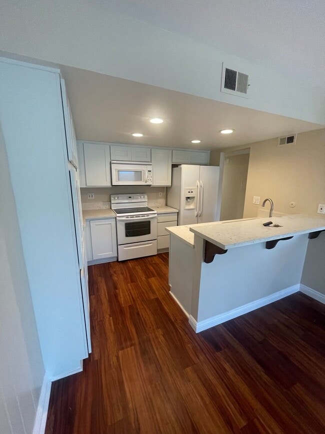 Building Photo - 3 Bed, 2 Bath Tanglewood For Rent- Single Story w/ Garage and AC!