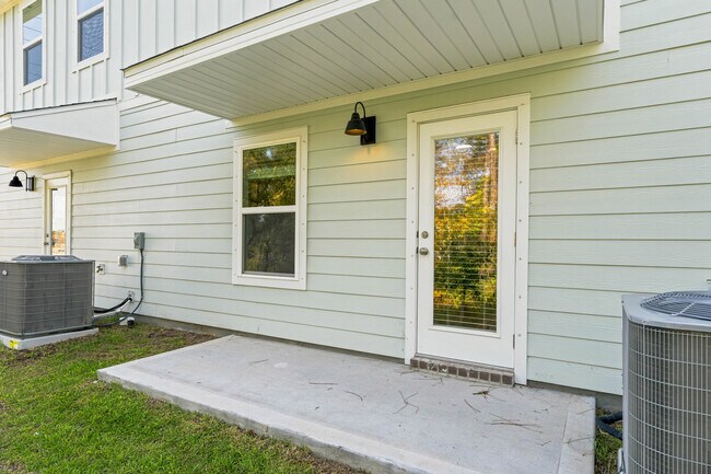 Building Photo - 2430 Clf Holw Cir
