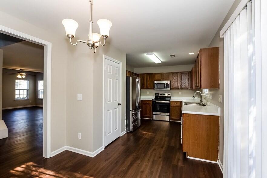 Building Photo - 7017 Hidden Creek Dr