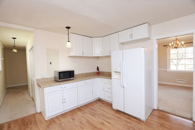 Building Photo - Spacious Brick Rancher in the heart of Tuckahoe in Westend!