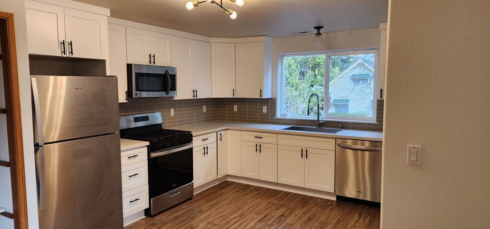 Building Photo - 1008 SE Sherrett St