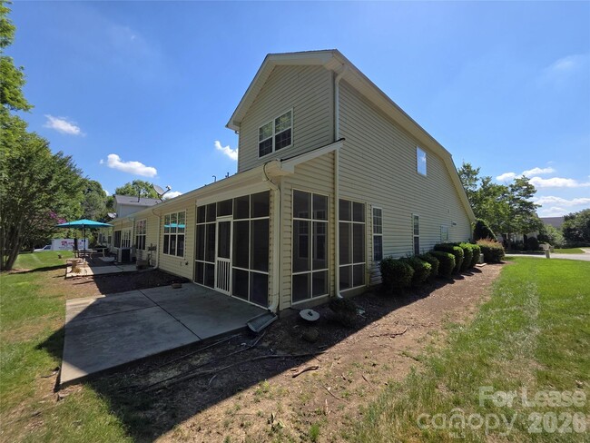 Building Photo - 4730 Willow Glen Rd