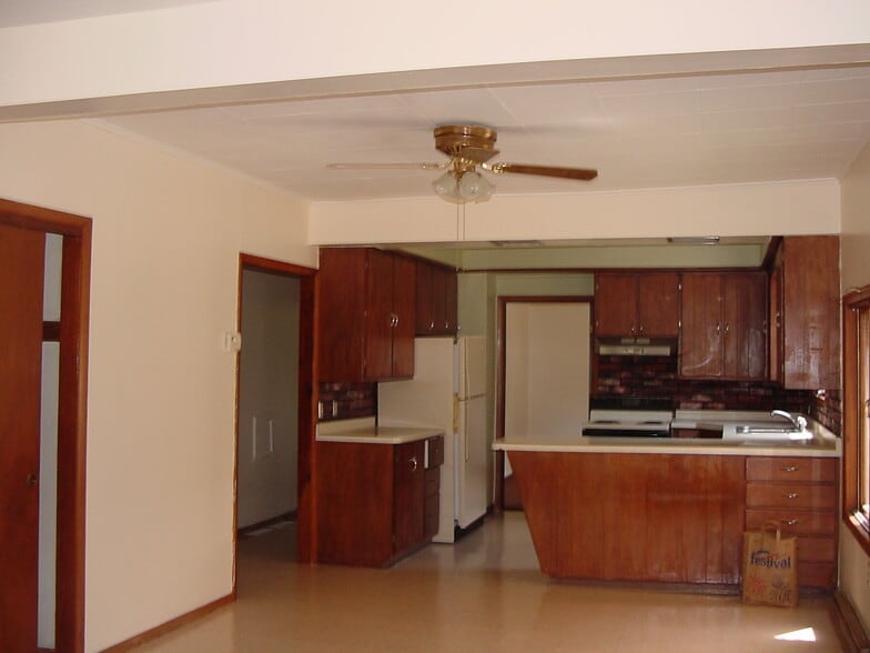 Building Photo - 406 E Beacon Ave