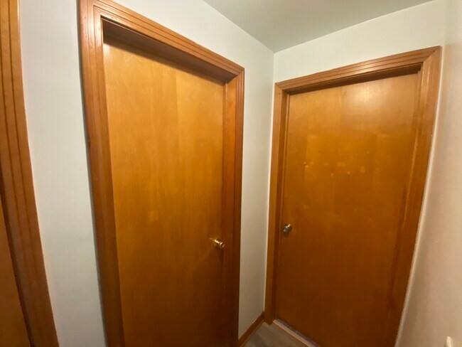 Building Photo - 406 Callodine Ave