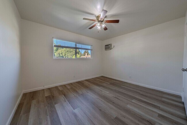 Building Photo - RIDGEWAY