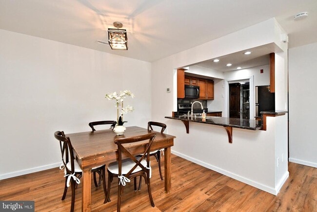 Building Photo - 1401 Society Pl