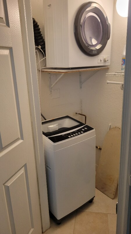 Building Photo - 1118 NE 18th Ct