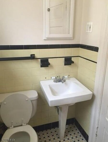 Primary Photo - 326 E Westfield Ave