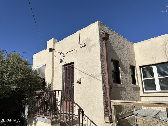 Building Photo - 3921 Pershing Dr