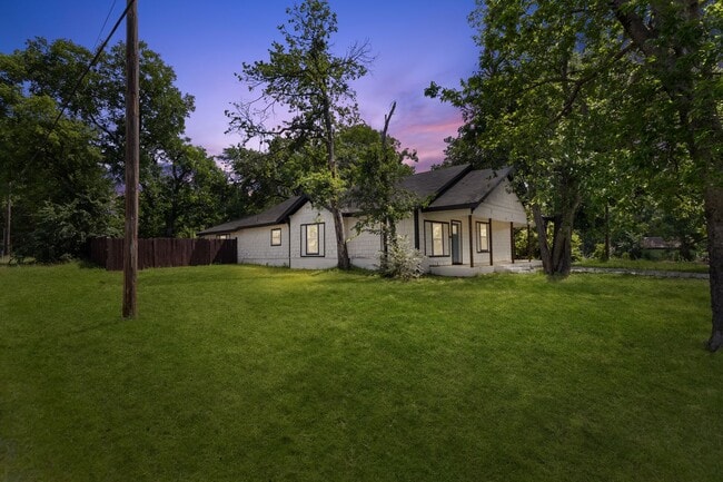 Building Photo - Charming Renovated Home for Lease in Denison!