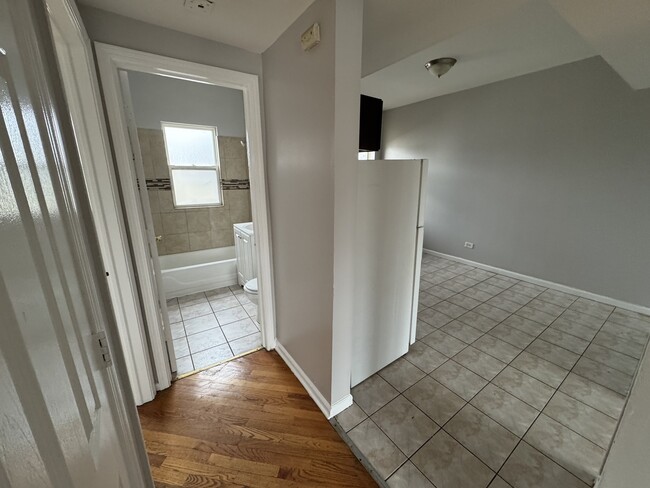 Building Photo - 3803 W Thomas St