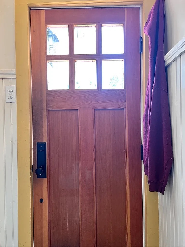Mudroom and front door - 5A Evergreen Ave