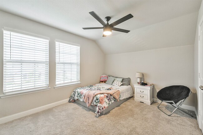 Building Photo - 22095 Volante Dr