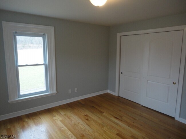 Building Photo - 162 Lewisburg Rd