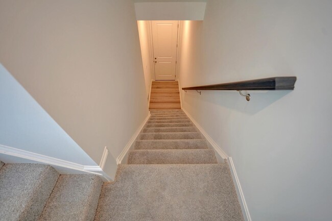 Building Photo - **Spacious 4-Bedroom Townhome in Middletow...