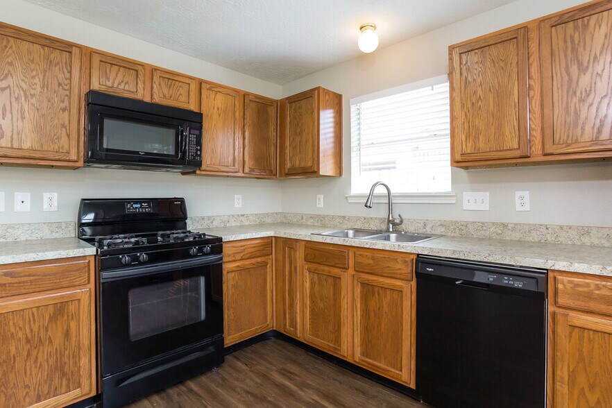 Building Photo - 32123 Decker Oaks Dr