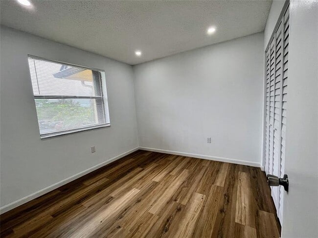 Building Photo - 163 NW 93rd Ave