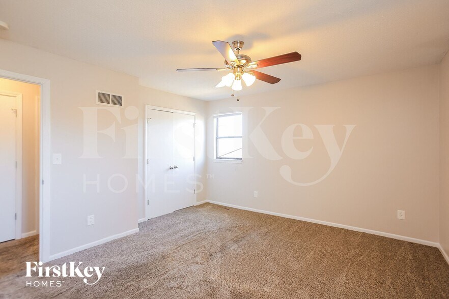 Building Photo - 11008 E 83rd St