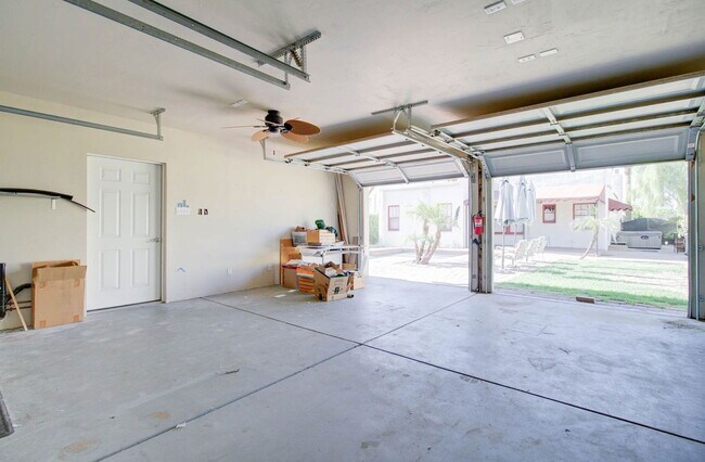 Building Photo - 1310 W Lynwood St
