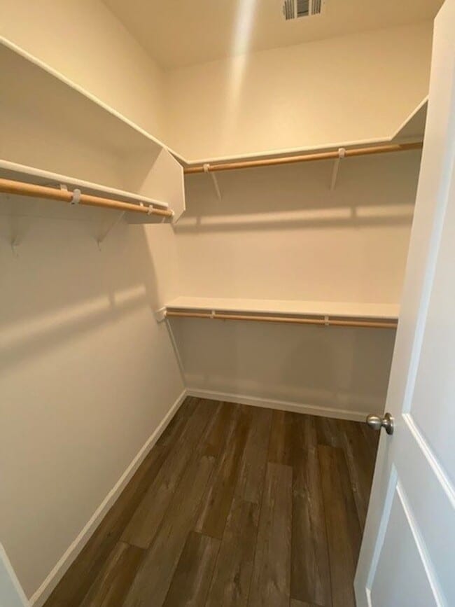 Building Photo - 3928-3928 S Burke St