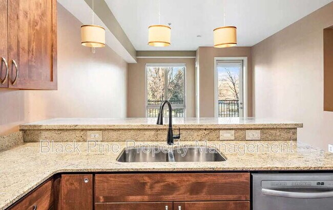 Building Photo - 323 W Jefferson St