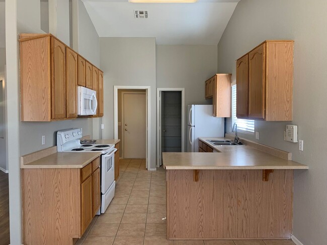 Building Photo - 3 Bedroom - 2 Bath - 1420 Sq. Ft. - 2 Car ...