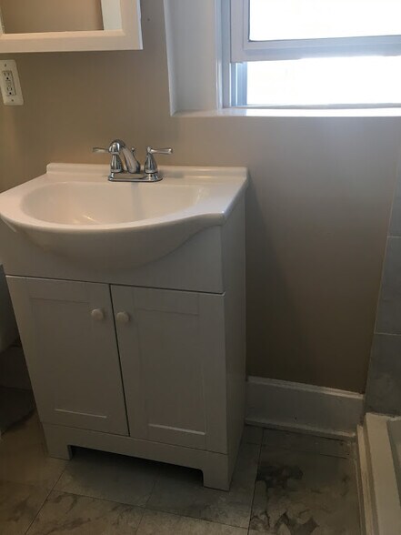 Bathroom - 714 W Liberty St