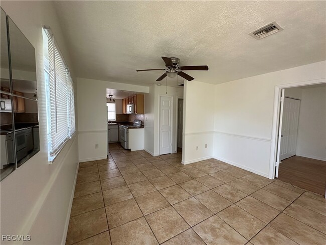 Building Photo - 821 Courtington Ln