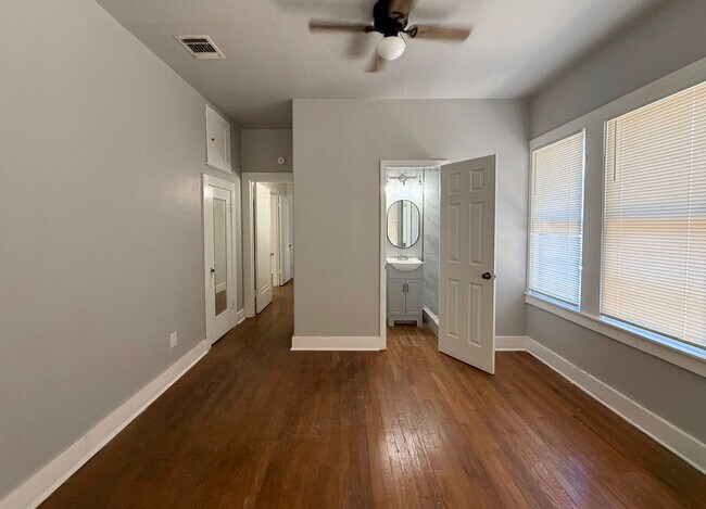Building Photo - 942 Bailey Ave