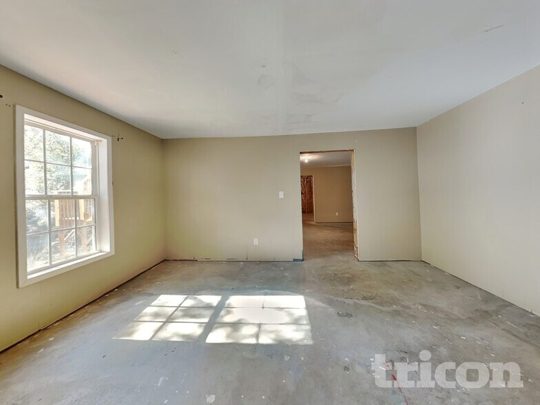 Building Photo - 930 Willow Hollow Dr