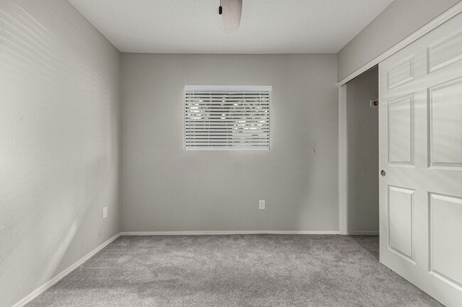 Building Photo - 2 Bedroom 1 Bath Condo in Desirable Chandl...