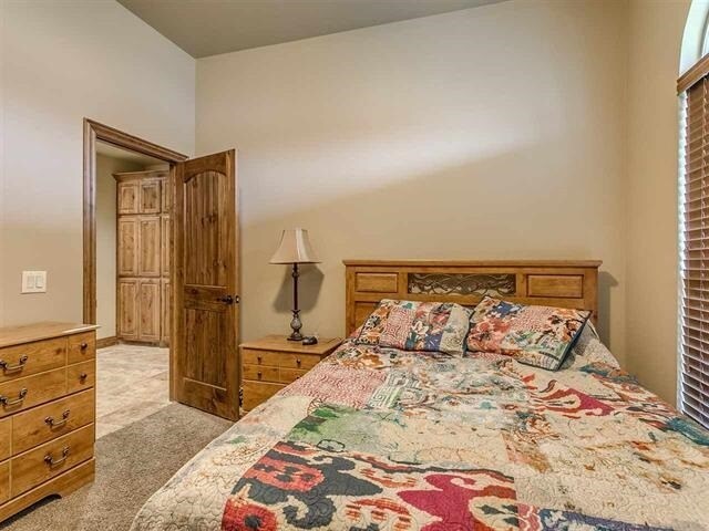 Building Photo - 202 Parkview Dr