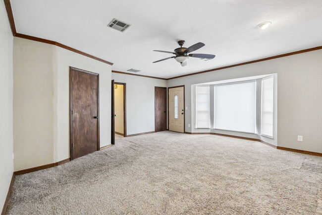 Building Photo - 10001 Ridgeview Dr
