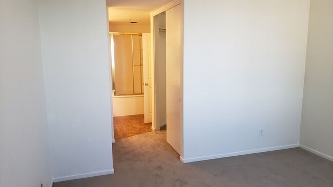 Building Photo - Love the Ocean? 2/2 Condo. STUNNING OCEAN VIEW! Private Patio + 2 Private Garages