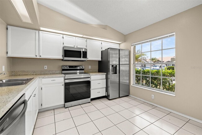 Building Photo - 14772 Laguna Beach Cir