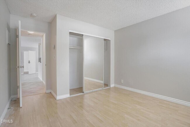 Building Photo - 8577 Rugby Dr
