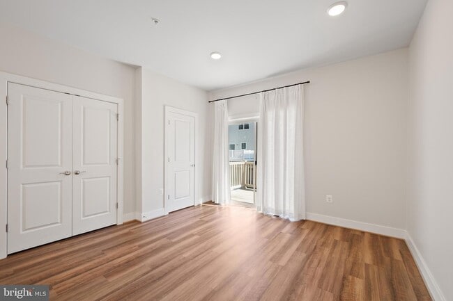 Building Photo - 128 Stowe Dr