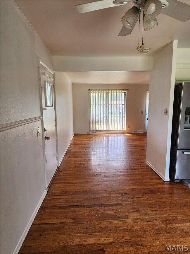 Building Photo - 702 Vendome Ln
