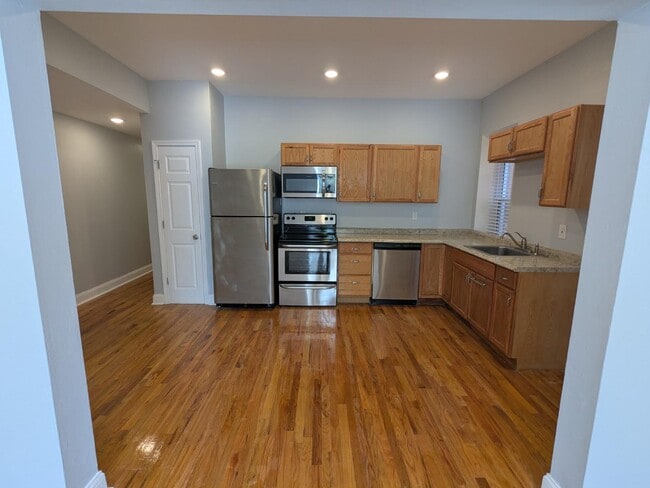 Building Photo - 3911 Castleman Ave