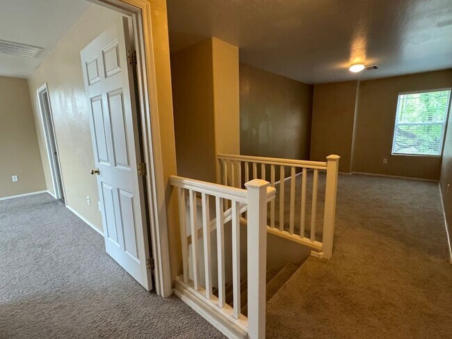 Building Photo - Stylish 3-Bed Home with Loft & Low-Maintenance Backyard in Phoenix