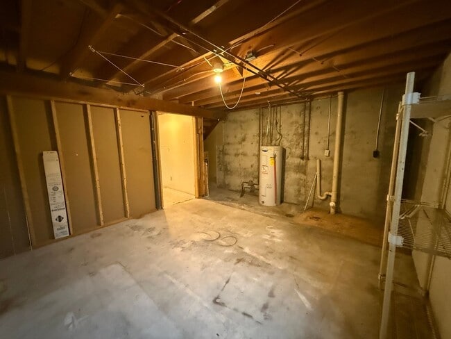 Building Photo - Two Bedroom, One and half bath townhome close to Regional West Medical Center.