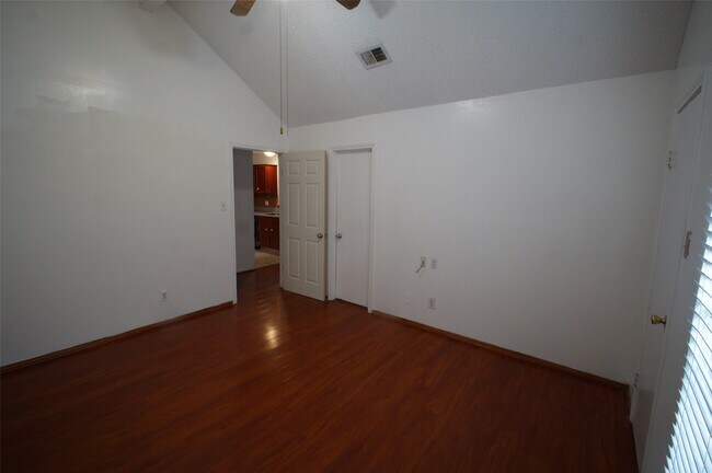 Building Photo - 8531 Sands Point Dr
