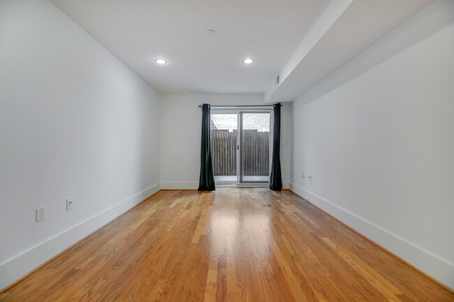 Primary Photo - 2852 Connecticut Ave NW